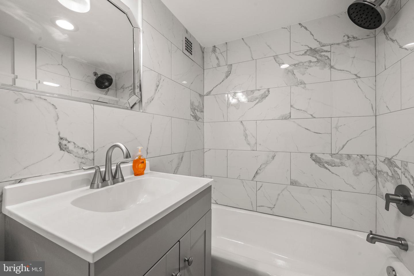 2500 N VAN DORN ST N #1409, ALEXANDRIA, Virginia 22302, 1 Bedroom Bedrooms, ,1 BathroomBathrooms,Residential,For sale,2500 N VAN DORN ST N #1409,VAAX2053404 MLS # VAAX2053404