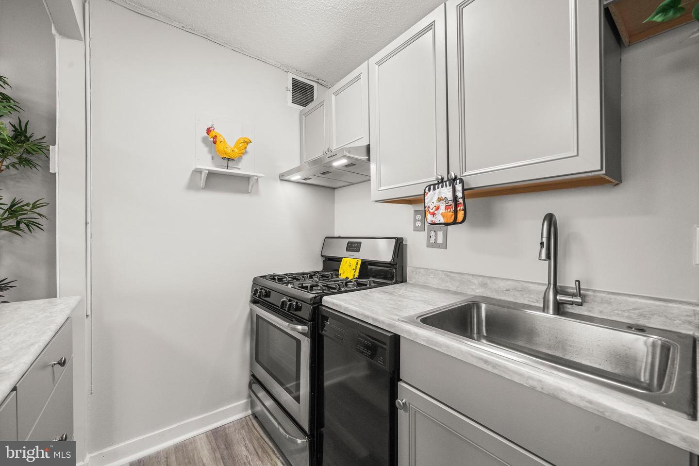 2500 N VAN DORN ST N #1409, ALEXANDRIA, Virginia 22302, 1 Bedroom Bedrooms, ,1 BathroomBathrooms,Residential,For sale,2500 N VAN DORN ST N #1409,VAAX2053404 MLS # VAAX2053404