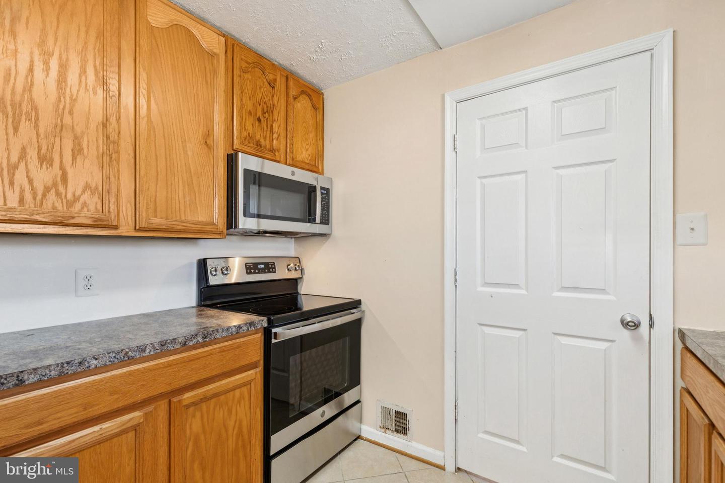 13513 FITZHUGH LN, WOODBRIDGE, Virginia 22191, 3 Bedrooms Bedrooms, ,2 BathroomsBathrooms,Residential,For sale,13513 FITZHUGH LN,VAPW2111014 MLS # VAPW2111014