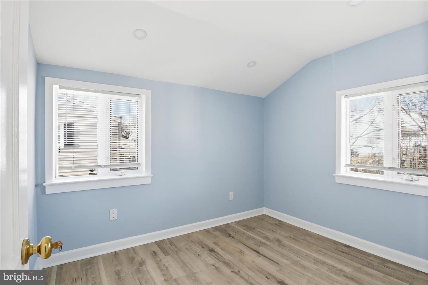 5415 8TH ST S, ARLINGTON, Virginia 22204, 2 Bedrooms Bedrooms, ,1 BathroomBathrooms,Residential,For sale,5415 8TH ST S,VAAR2068024 MLS # VAAR2068024