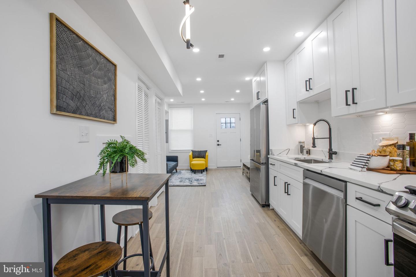 702 19TH ST NE, WASHINGTON, District Of Columbia 20002, 2 Bedrooms Bedrooms, ,1 BathroomBathrooms,Residential,For sale,702 19TH ST NE,DCDC2242916 MLS # DCDC2242916