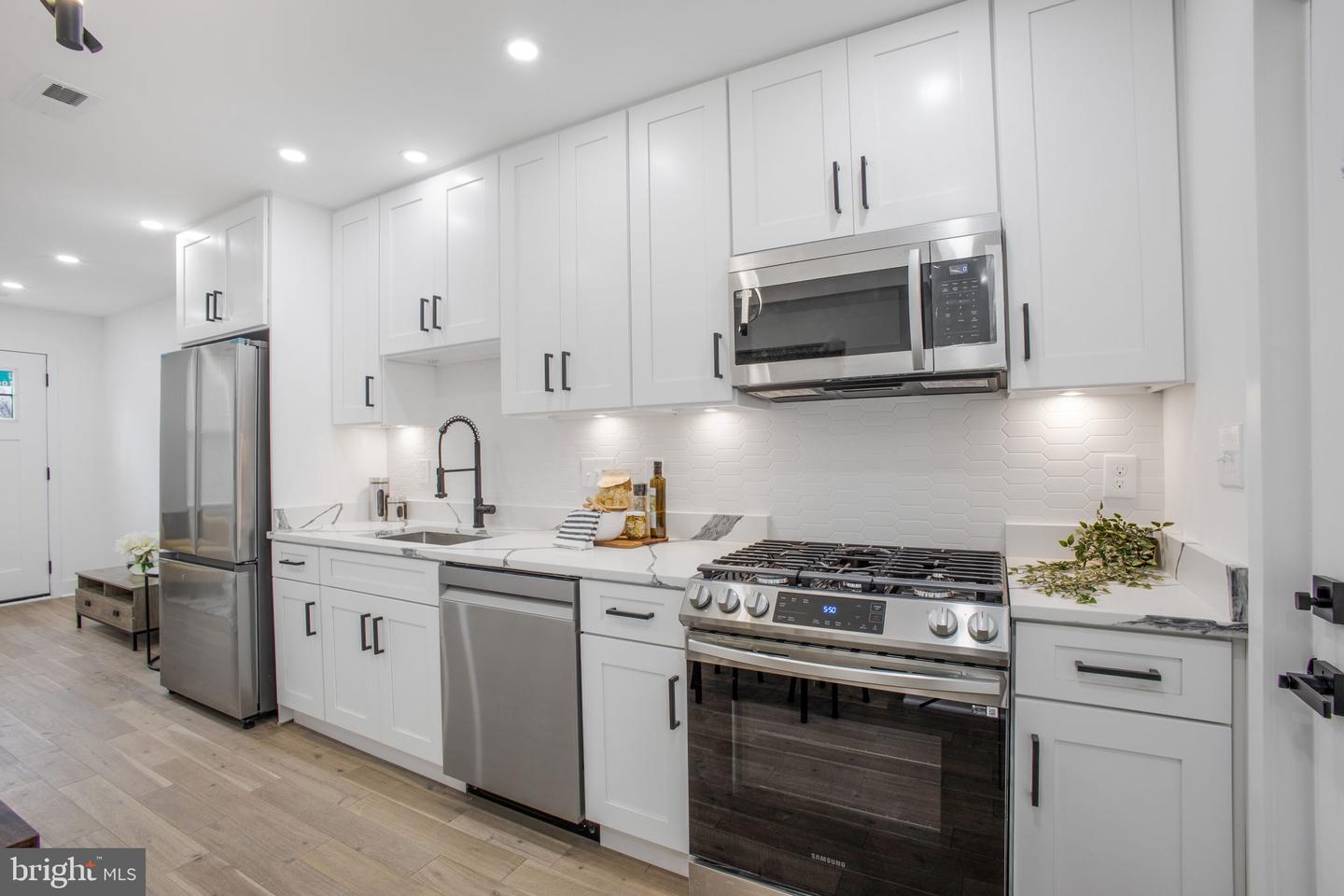 702 19TH ST NE, WASHINGTON, District Of Columbia 20002, 2 Bedrooms Bedrooms, ,1 BathroomBathrooms,Residential,For sale,702 19TH ST NE,DCDC2242916 MLS # DCDC2242916