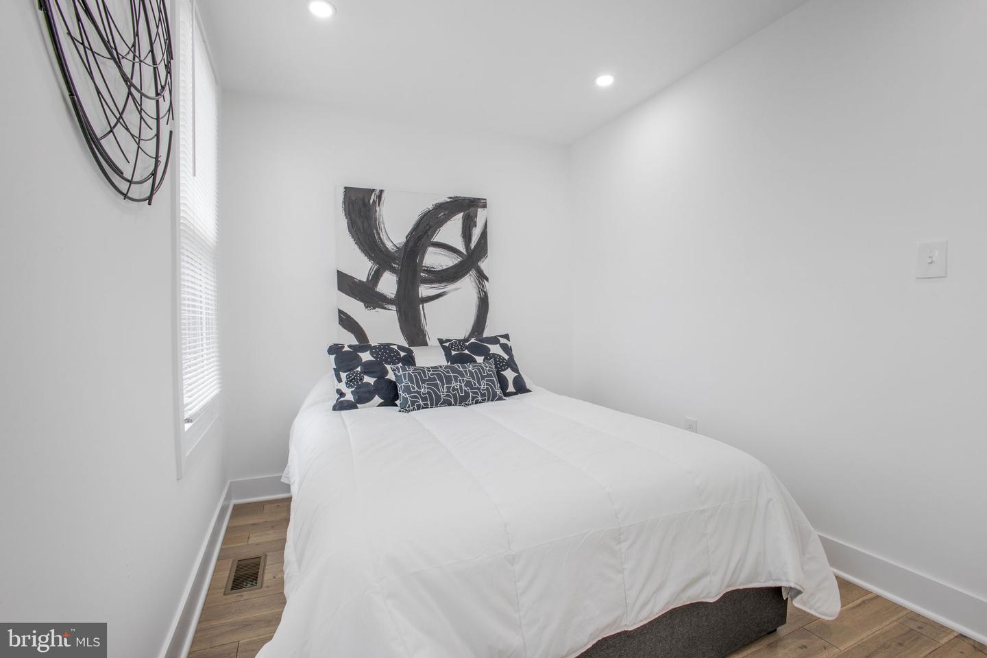 702 19TH ST NE, WASHINGTON, District Of Columbia 20002, 2 Bedrooms Bedrooms, ,1 BathroomBathrooms,Residential,For sale,702 19TH ST NE,DCDC2242916 MLS # DCDC2242916