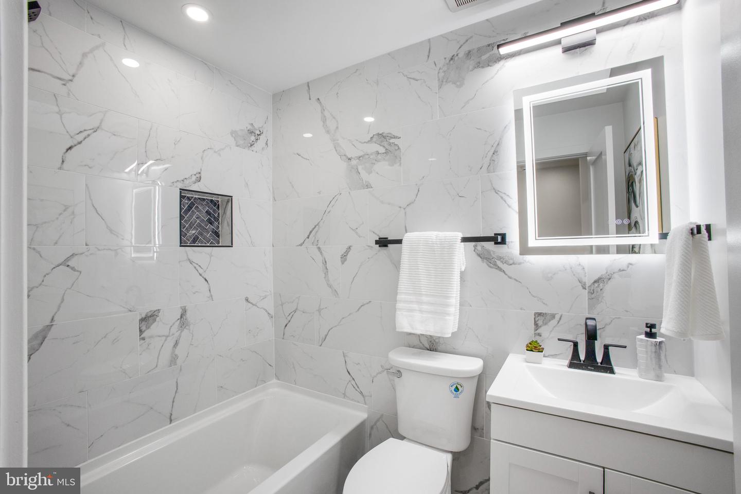 702 19TH ST NE, WASHINGTON, District Of Columbia 20002, 2 Bedrooms Bedrooms, ,1 BathroomBathrooms,Residential,For sale,702 19TH ST NE,DCDC2242916 MLS # DCDC2242916