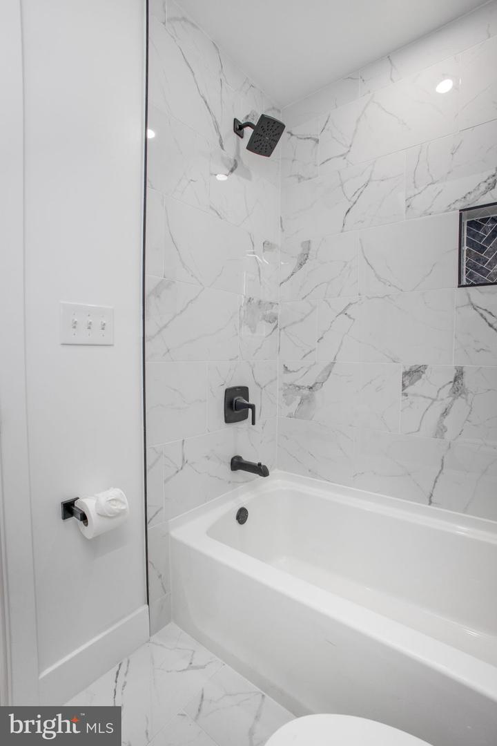 702 19TH ST NE, WASHINGTON, District Of Columbia 20002, 2 Bedrooms Bedrooms, ,1 BathroomBathrooms,Residential,For sale,702 19TH ST NE,DCDC2242916 MLS # DCDC2242916