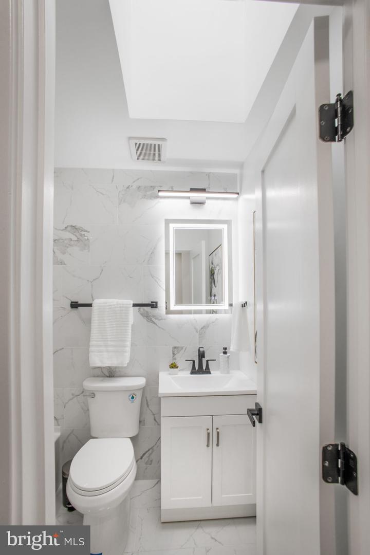 702 19TH ST NE, WASHINGTON, District Of Columbia 20002, 2 Bedrooms Bedrooms, ,1 BathroomBathrooms,Residential,For sale,702 19TH ST NE,DCDC2242916 MLS # DCDC2242916