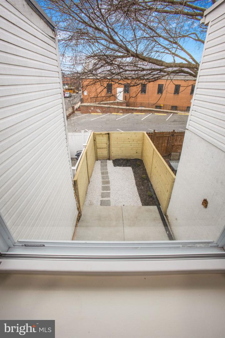 702 19TH ST NE, WASHINGTON, District Of Columbia 20002, 2 Bedrooms Bedrooms, ,1 BathroomBathrooms,Residential,For sale,702 19TH ST NE,DCDC2242916 MLS # DCDC2242916