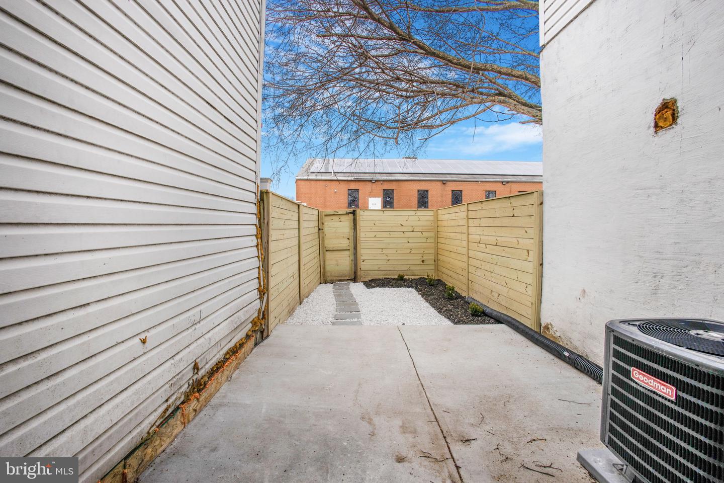 702 19TH ST NE, WASHINGTON, District Of Columbia 20002, 2 Bedrooms Bedrooms, ,1 BathroomBathrooms,Residential,For sale,702 19TH ST NE,DCDC2242916 MLS # DCDC2242916