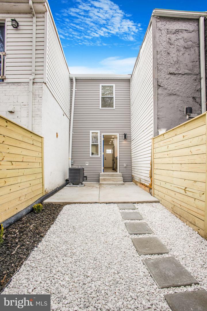 702 19TH ST NE, WASHINGTON, District Of Columbia 20002, 2 Bedrooms Bedrooms, ,1 BathroomBathrooms,Residential,For sale,702 19TH ST NE,DCDC2242916 MLS # DCDC2242916