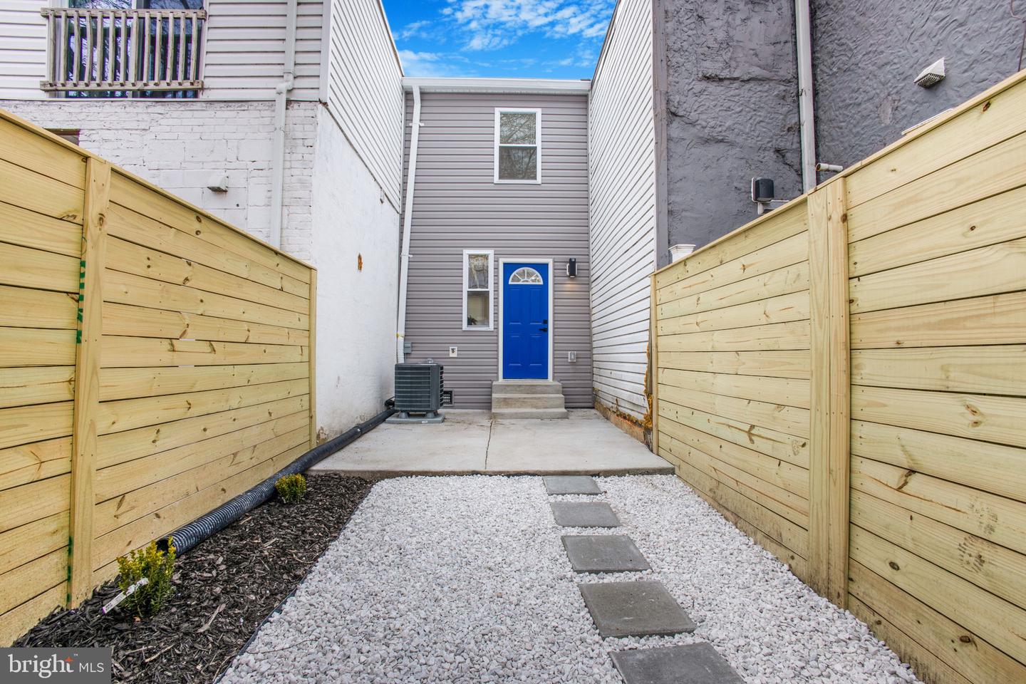 702 19TH ST NE, WASHINGTON, District Of Columbia 20002, 2 Bedrooms Bedrooms, ,1 BathroomBathrooms,Residential,For sale,702 19TH ST NE,DCDC2242916 MLS # DCDC2242916