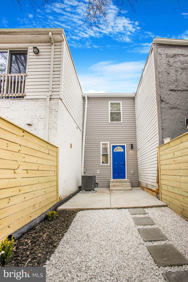 702 19TH ST NE, WASHINGTON, District Of Columbia 20002, 2 Bedrooms Bedrooms, ,1 BathroomBathrooms,Residential,For sale,702 19TH ST NE,DCDC2242916 MLS # DCDC2242916