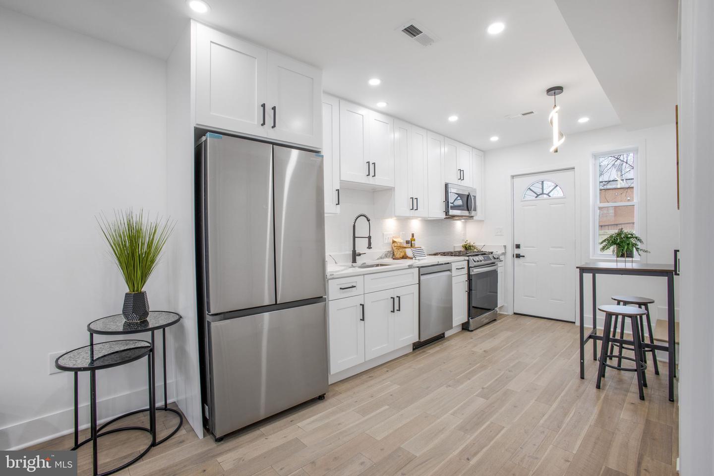 702 19TH ST NE, WASHINGTON, District Of Columbia 20002, 2 Bedrooms Bedrooms, ,1 BathroomBathrooms,Residential,For sale,702 19TH ST NE,DCDC2242916 MLS # DCDC2242916