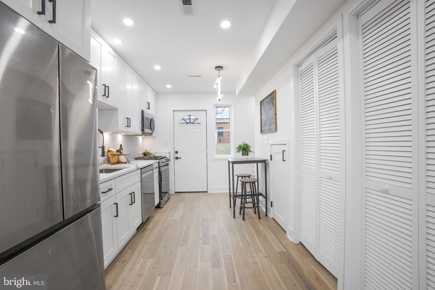 702 19TH ST NE, WASHINGTON, District Of Columbia 20002, 2 Bedrooms Bedrooms, ,1 BathroomBathrooms,Residential,For sale,702 19TH ST NE,DCDC2242916 MLS # DCDC2242916