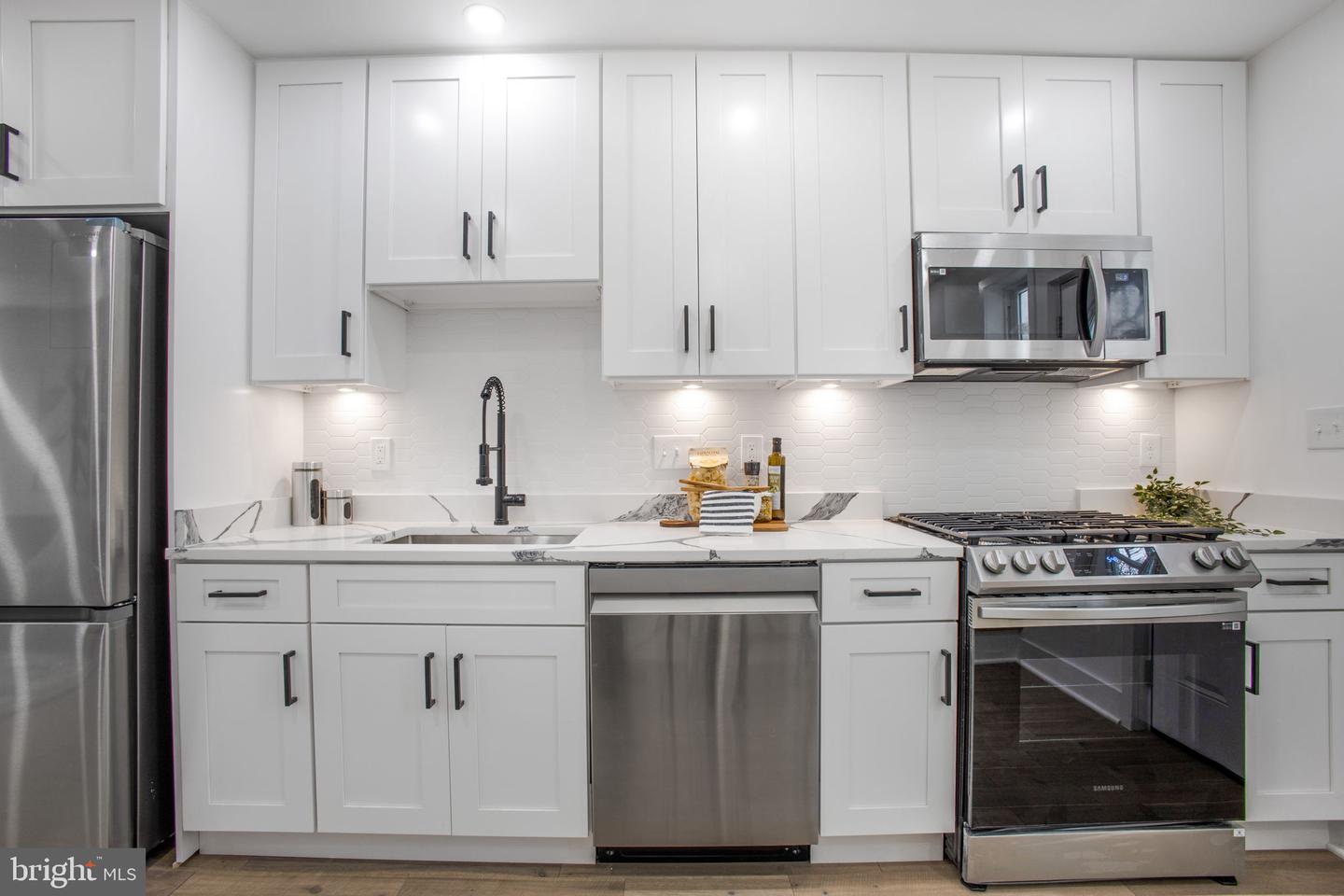 702 19TH ST NE, WASHINGTON, District Of Columbia 20002, 2 Bedrooms Bedrooms, ,1 BathroomBathrooms,Residential,For sale,702 19TH ST NE,DCDC2242916 MLS # DCDC2242916