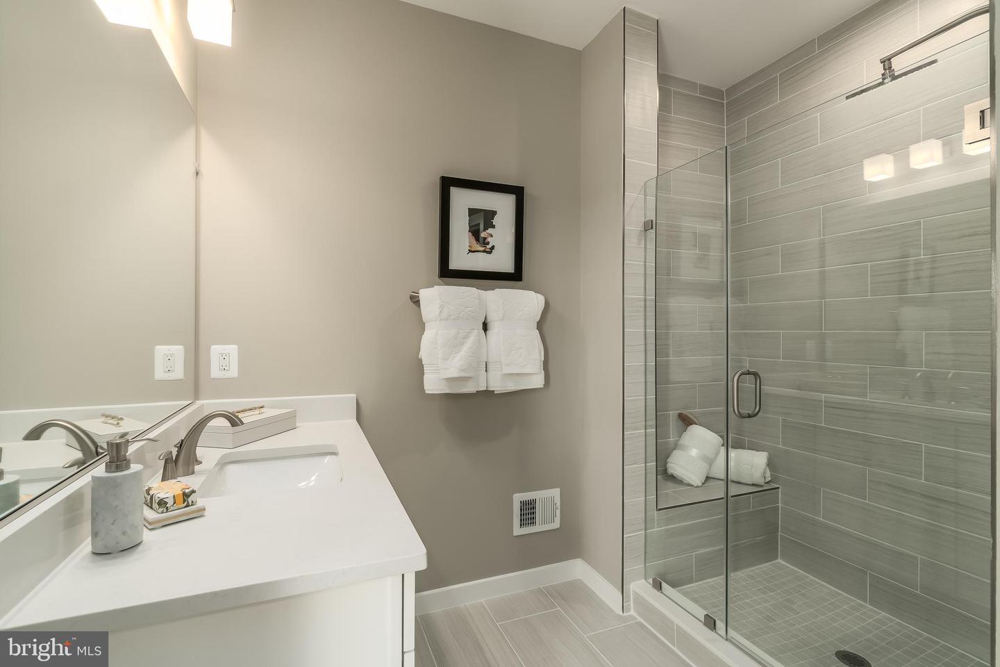 1061 INFERNO TER SE, LEESBURG, Virginia 20175, 3 Bedrooms Bedrooms, ,2 BathroomsBathrooms,Residential,For sale,1061 INFERNO TER SE,VALO2114476 MLS # VALO2114476