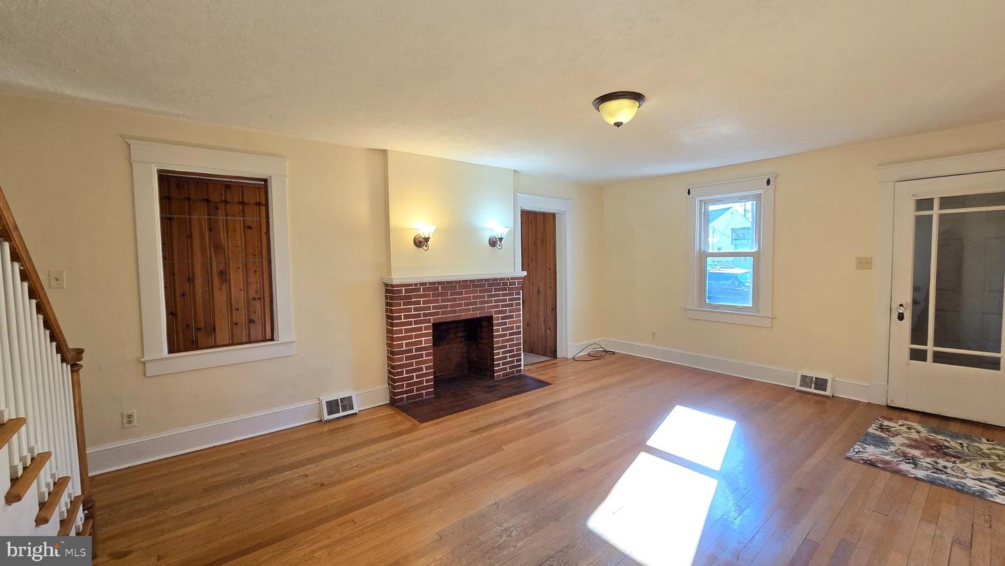 712 FREDERICK AVE, WINCHESTER, Virginia 22601, 3 Bedrooms Bedrooms, ,2 BathroomsBathrooms,Residential,For sale,712 FREDERICK AVE,VAWI2009832 MLS # VAWI2009832