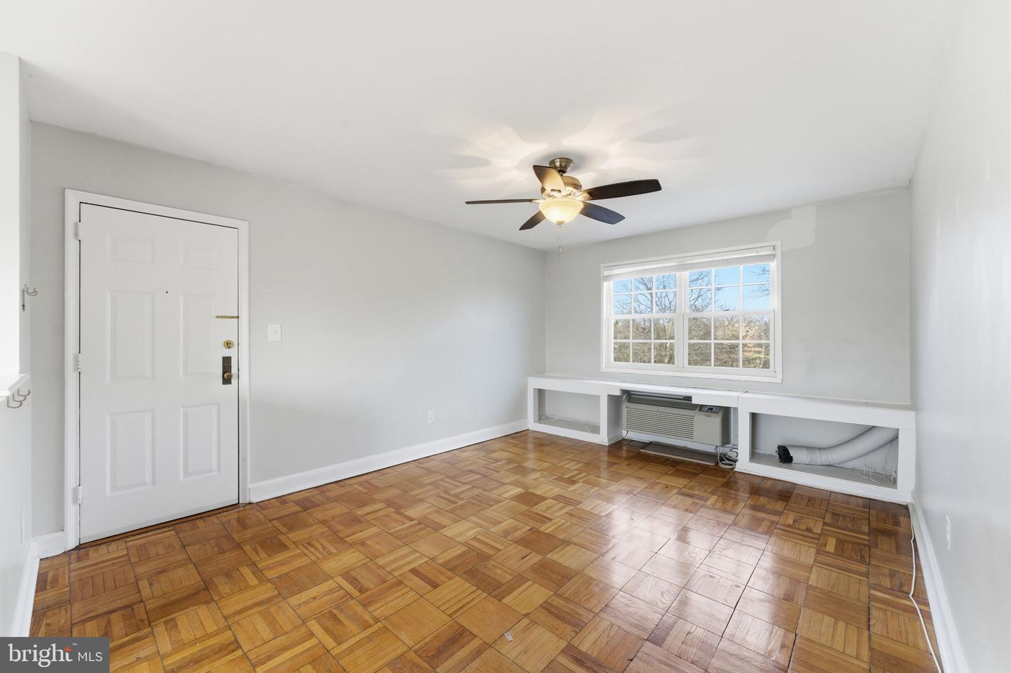 1718 W ABINGDON DR #301, ALEXANDRIA, Virginia 22314, 1 Bedroom Bedrooms, ,1 BathroomBathrooms,Residential,For sale,1718 W ABINGDON DR #301,VAAX2053440 MLS # VAAX2053440