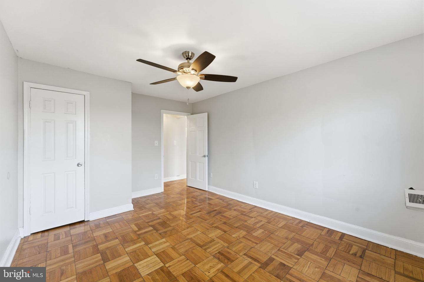 1718 W ABINGDON DR #301, ALEXANDRIA, Virginia 22314, 1 Bedroom Bedrooms, ,1 BathroomBathrooms,Residential,For sale,1718 W ABINGDON DR #301,VAAX2053440 MLS # VAAX2053440