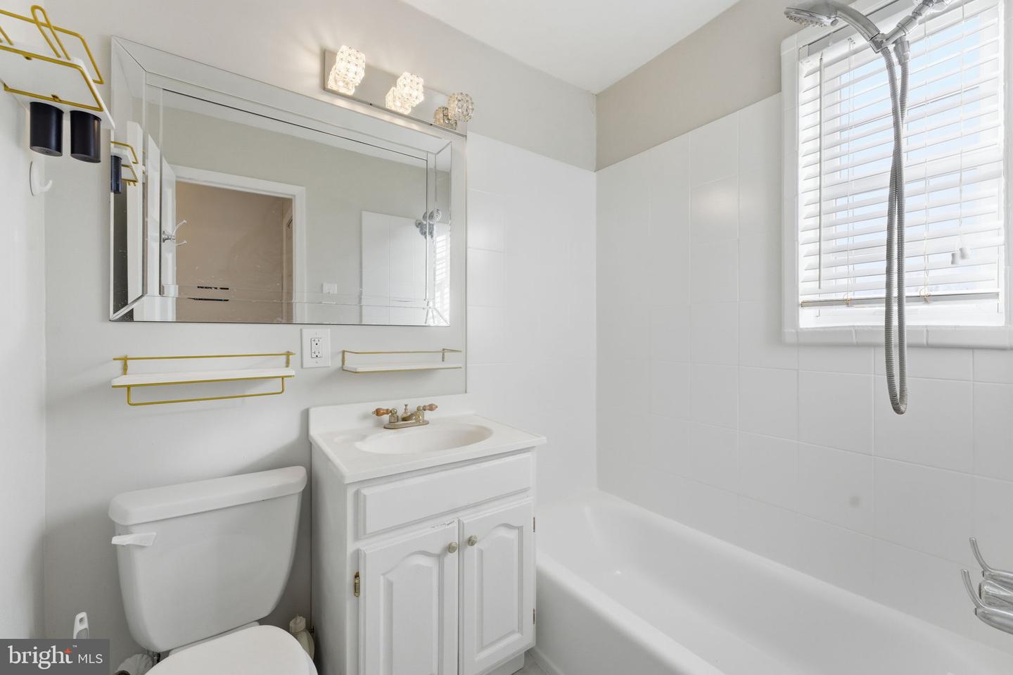 1718 W ABINGDON DR #301, ALEXANDRIA, Virginia 22314, 1 Bedroom Bedrooms, ,1 BathroomBathrooms,Residential,For sale,1718 W ABINGDON DR #301,VAAX2053440 MLS # VAAX2053440