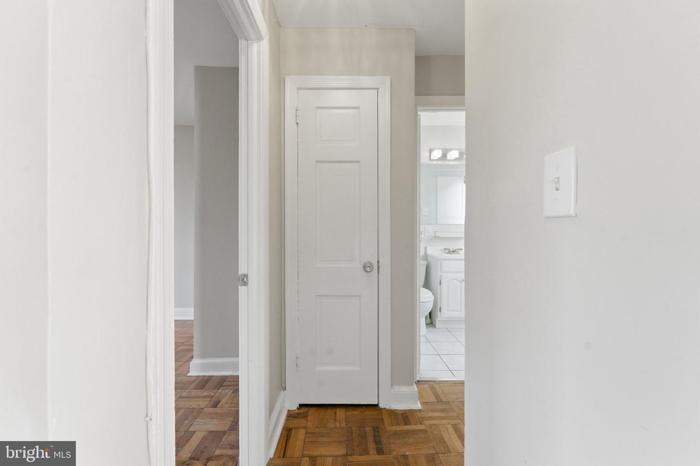 1718 W ABINGDON DR #301, ALEXANDRIA, Virginia 22314, 1 Bedroom Bedrooms, ,1 BathroomBathrooms,Residential,For sale,1718 W ABINGDON DR #301,VAAX2053440 MLS # VAAX2053440