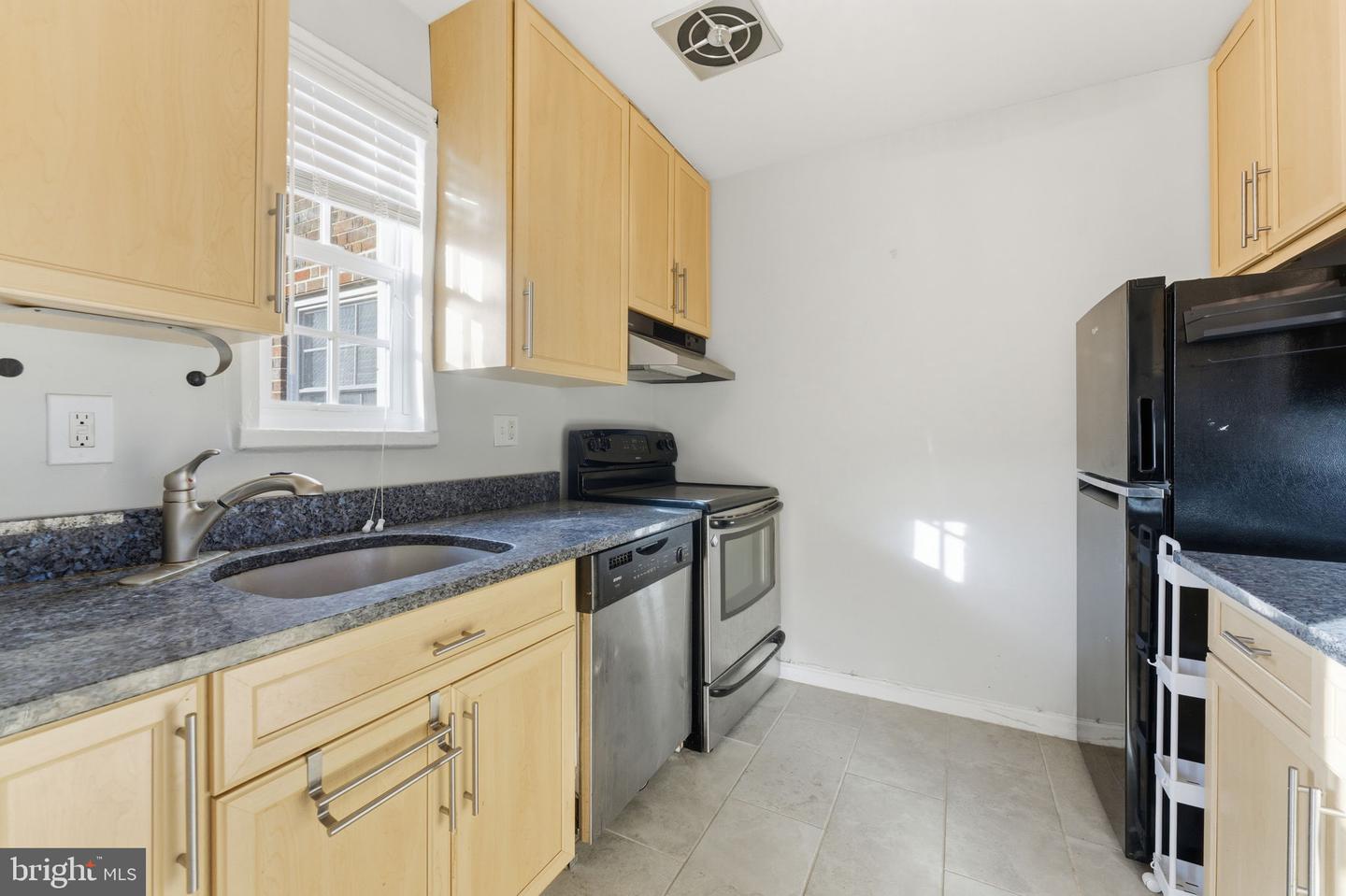 1718 W ABINGDON DR #301, ALEXANDRIA, Virginia 22314, 1 Bedroom Bedrooms, ,1 BathroomBathrooms,Residential,For sale,1718 W ABINGDON DR #301,VAAX2053440 MLS # VAAX2053440