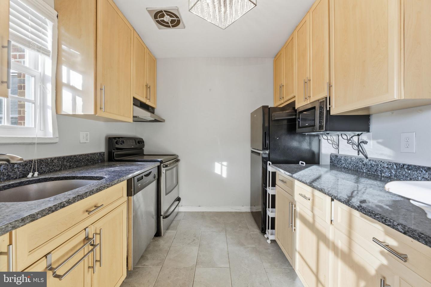 1718 W ABINGDON DR #301, ALEXANDRIA, Virginia 22314, 1 Bedroom Bedrooms, ,1 BathroomBathrooms,Residential,For sale,1718 W ABINGDON DR #301,VAAX2053440 MLS # VAAX2053440