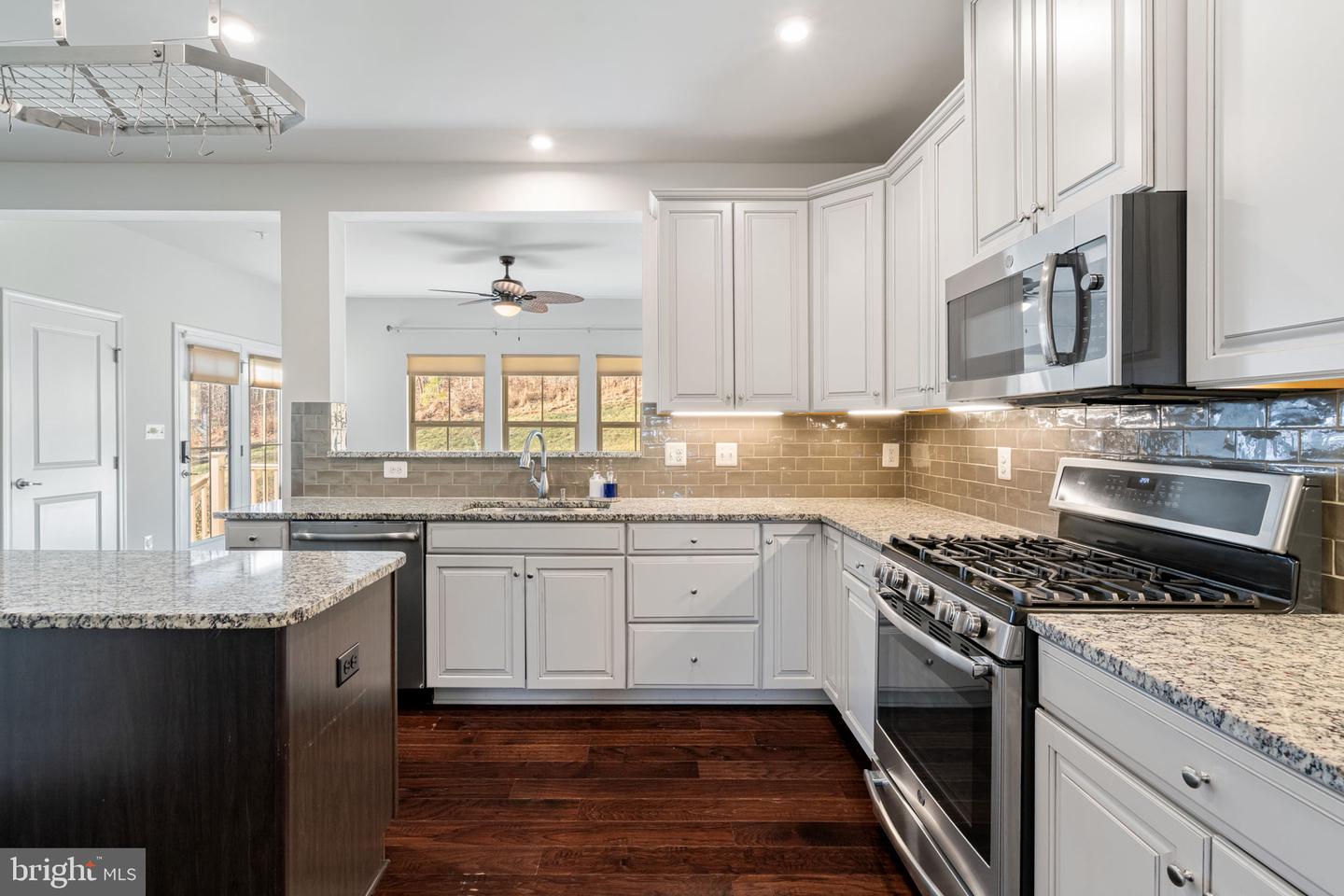 2044 SCARLET PINE RD, DUMFRIES, Virginia 22026, 4 Bedrooms Bedrooms, 18 Rooms Rooms,3 BathroomsBathrooms,Residential,For sale,2044 SCARLET PINE RD,VAPW2111076 MLS # VAPW2111076