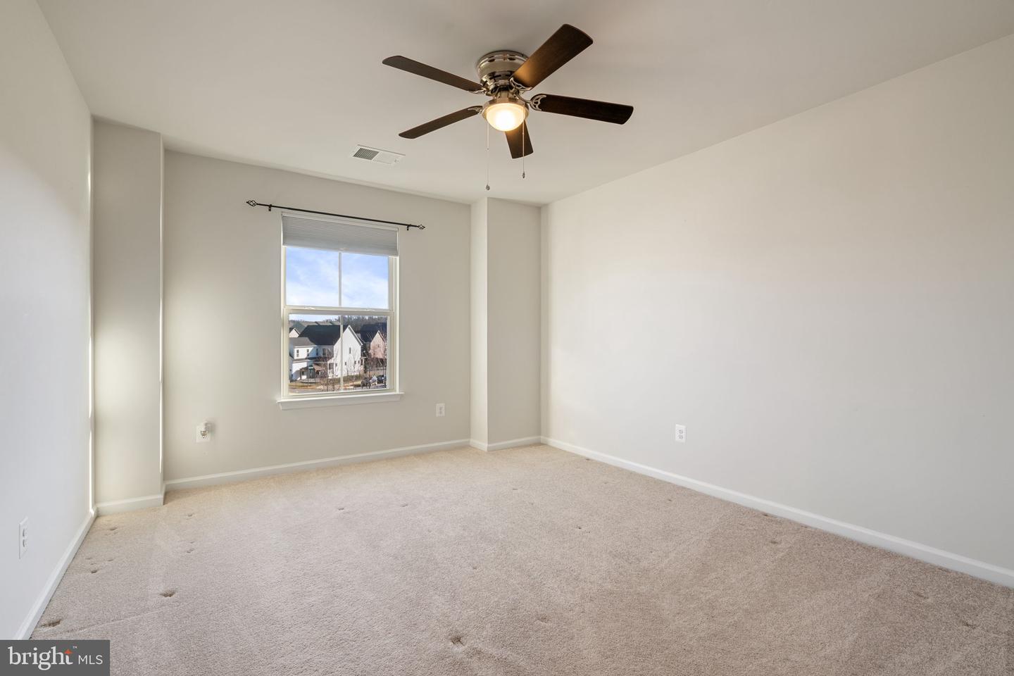 2044 SCARLET PINE RD, DUMFRIES, Virginia 22026, 4 Bedrooms Bedrooms, 18 Rooms Rooms,3 BathroomsBathrooms,Residential,For sale,2044 SCARLET PINE RD,VAPW2111076 MLS # VAPW2111076