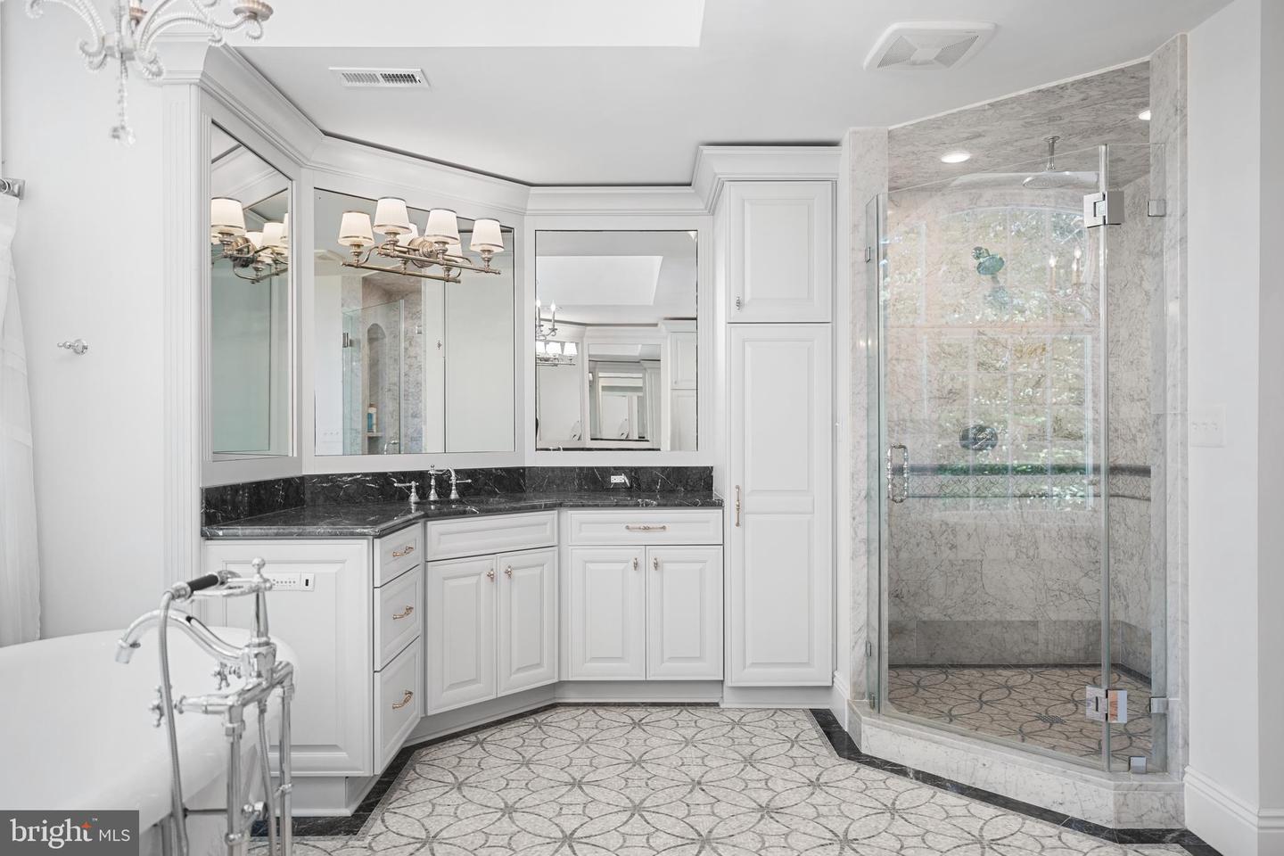 6020 COPELY LN, MCLEAN, Virginia 22101, 6 Bedrooms Bedrooms, ,6 BathroomsBathrooms,Residential,For sale,6020 COPELY LN,VAFX2287254 MLS # VAFX2287254