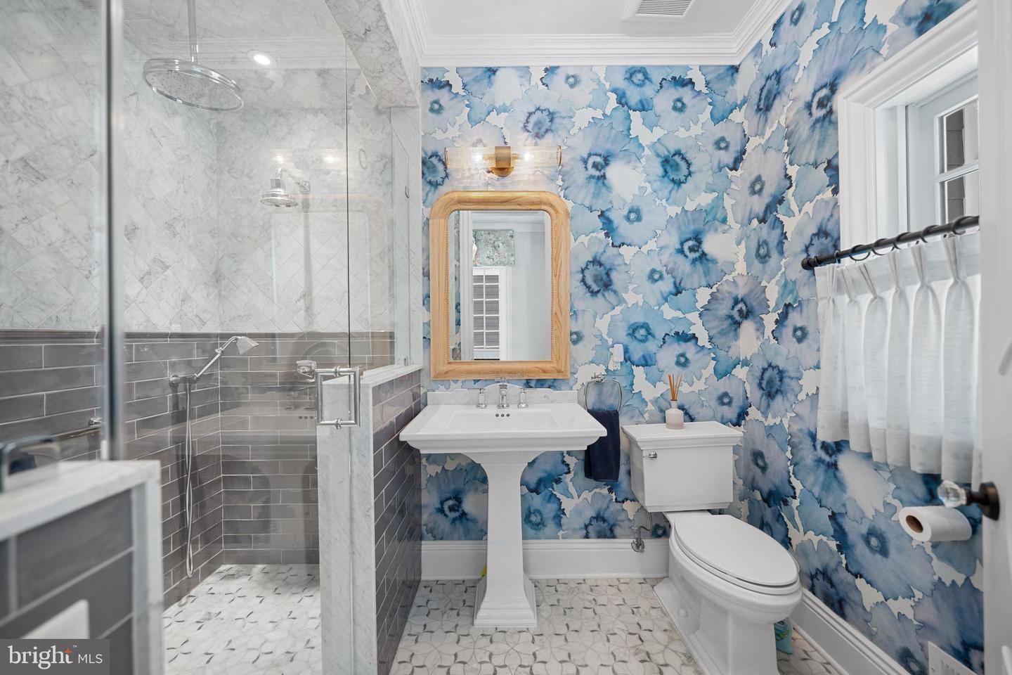 6020 COPELY LN, MCLEAN, Virginia 22101, 6 Bedrooms Bedrooms, ,6 BathroomsBathrooms,Residential,For sale,6020 COPELY LN,VAFX2287254 MLS # VAFX2287254