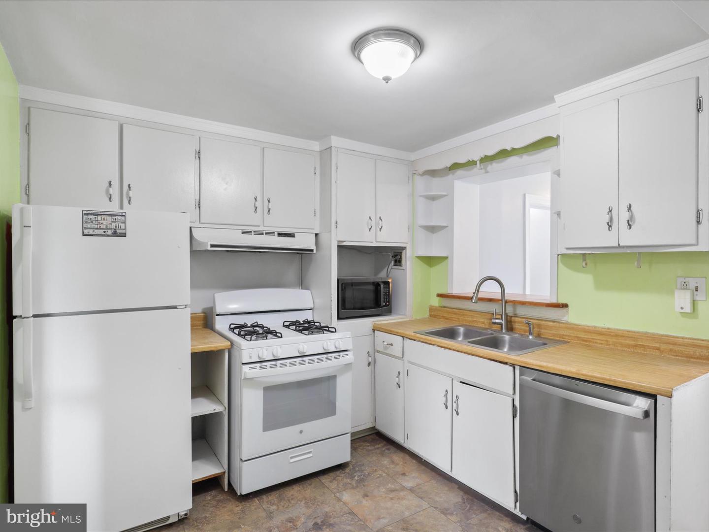 2400 ARLINGTON BLVD, ARLINGTON, Virginia 22204, 5 Bedrooms Bedrooms, 11 Rooms Rooms,2 BathroomsBathrooms,Residential,For sale,2400 ARLINGTON BLVD,VAAR2068060 MLS # VAAR2068060