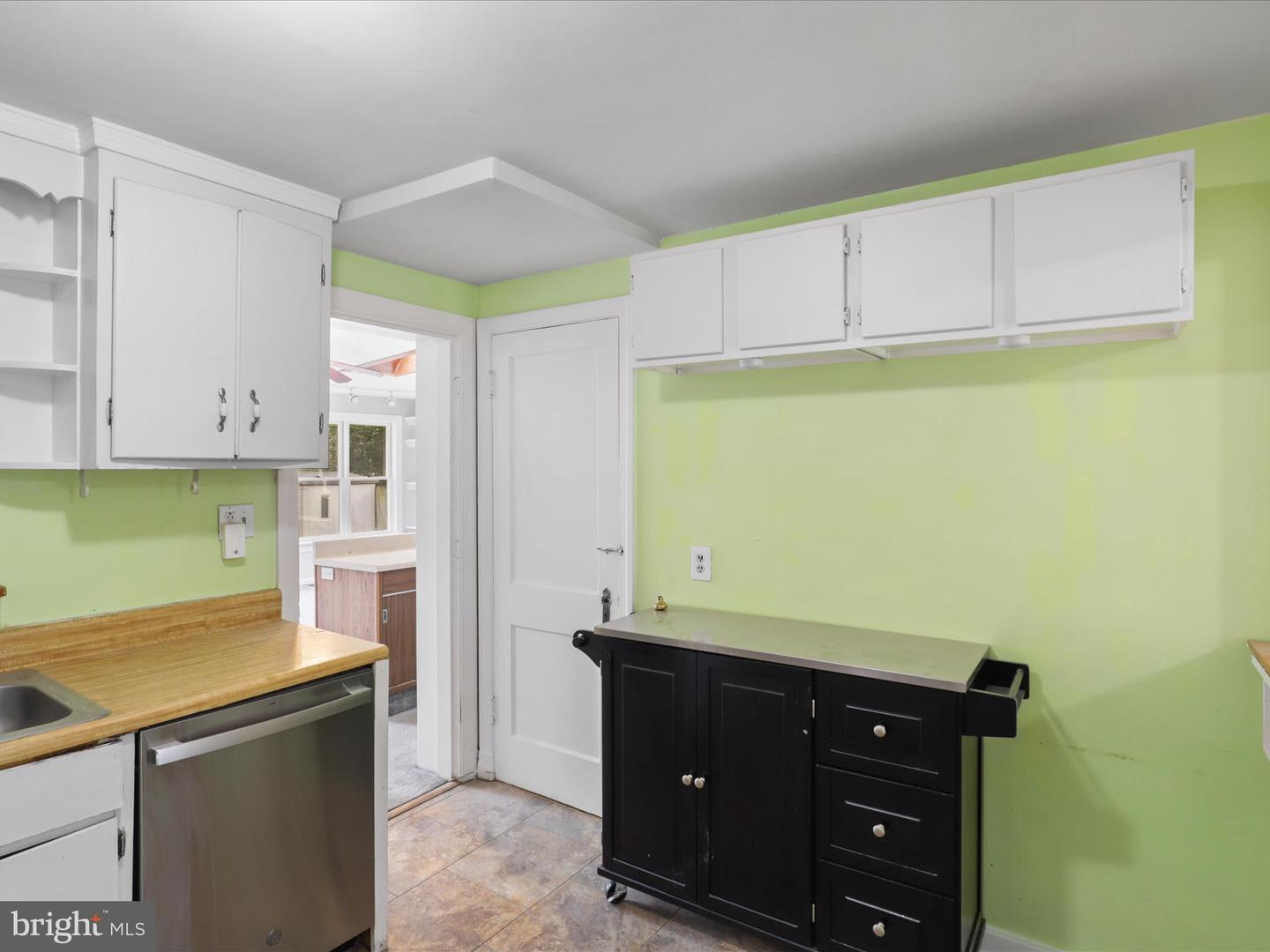 2400 ARLINGTON BLVD, ARLINGTON, Virginia 22204, 5 Bedrooms Bedrooms, 11 Rooms Rooms,2 BathroomsBathrooms,Residential,For sale,2400 ARLINGTON BLVD,VAAR2068060 MLS # VAAR2068060