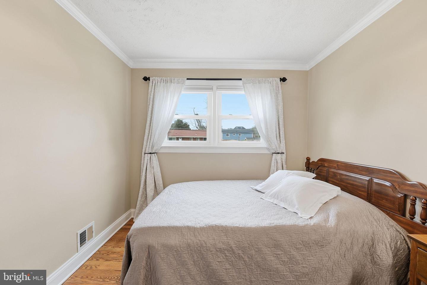 6803 DERRELL CT, ALEXANDRIA, Virginia 22307, 3 Bedrooms Bedrooms, 13 Rooms Rooms,2 BathroomsBathrooms,Residential,For sale,6803 DERRELL CT,VAFX2282060 MLS # VAFX2282060