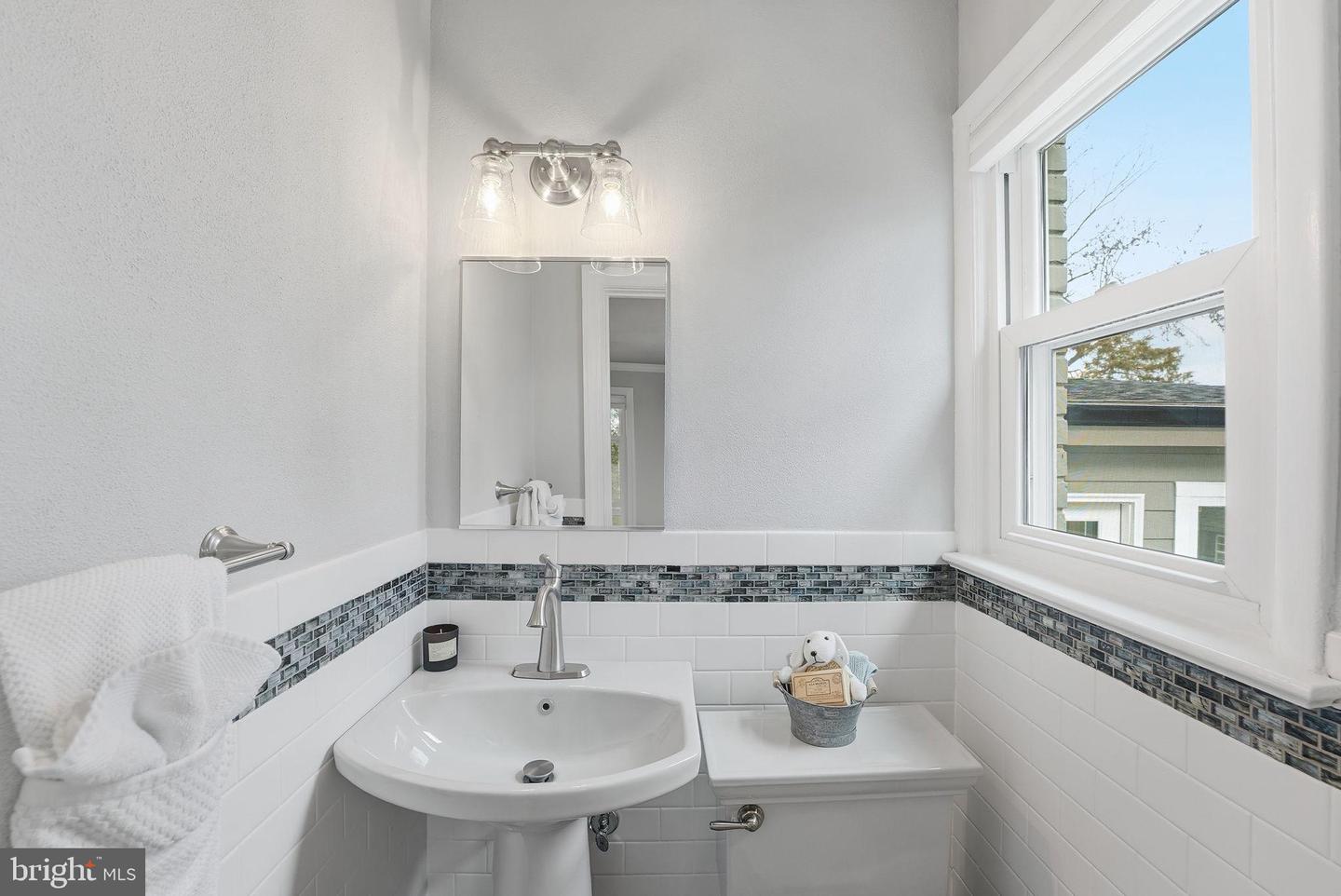 6803 DERRELL CT, ALEXANDRIA, Virginia 22307, 3 Bedrooms Bedrooms, 13 Rooms Rooms,2 BathroomsBathrooms,Residential,For sale,6803 DERRELL CT,VAFX2282060 MLS # VAFX2282060