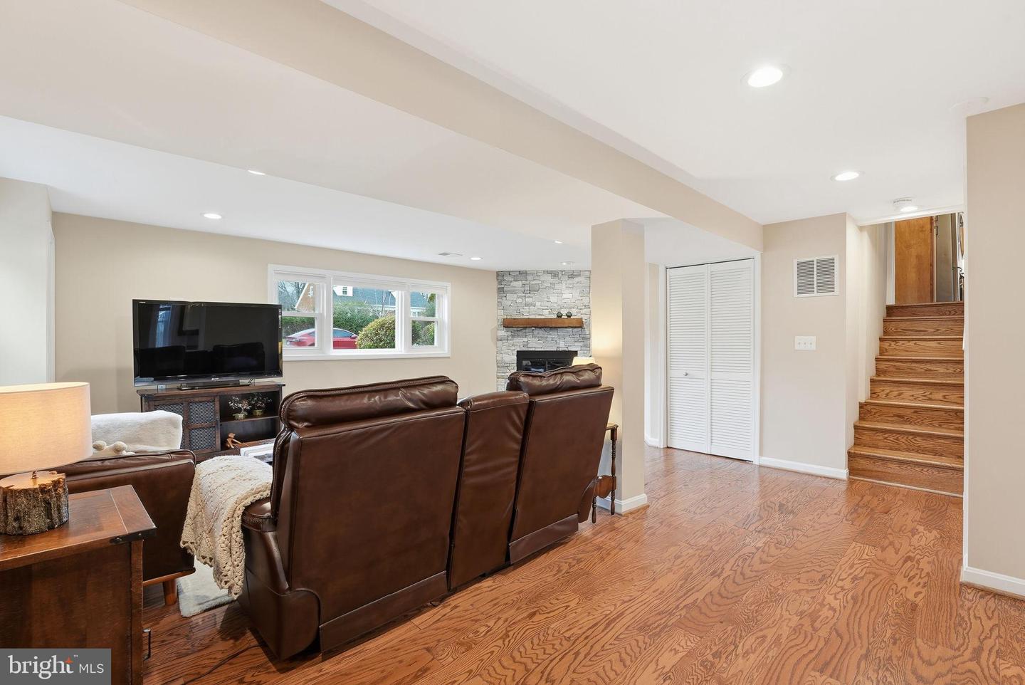 6803 DERRELL CT, ALEXANDRIA, Virginia 22307, 3 Bedrooms Bedrooms, 13 Rooms Rooms,2 BathroomsBathrooms,Residential,For sale,6803 DERRELL CT,VAFX2282060 MLS # VAFX2282060