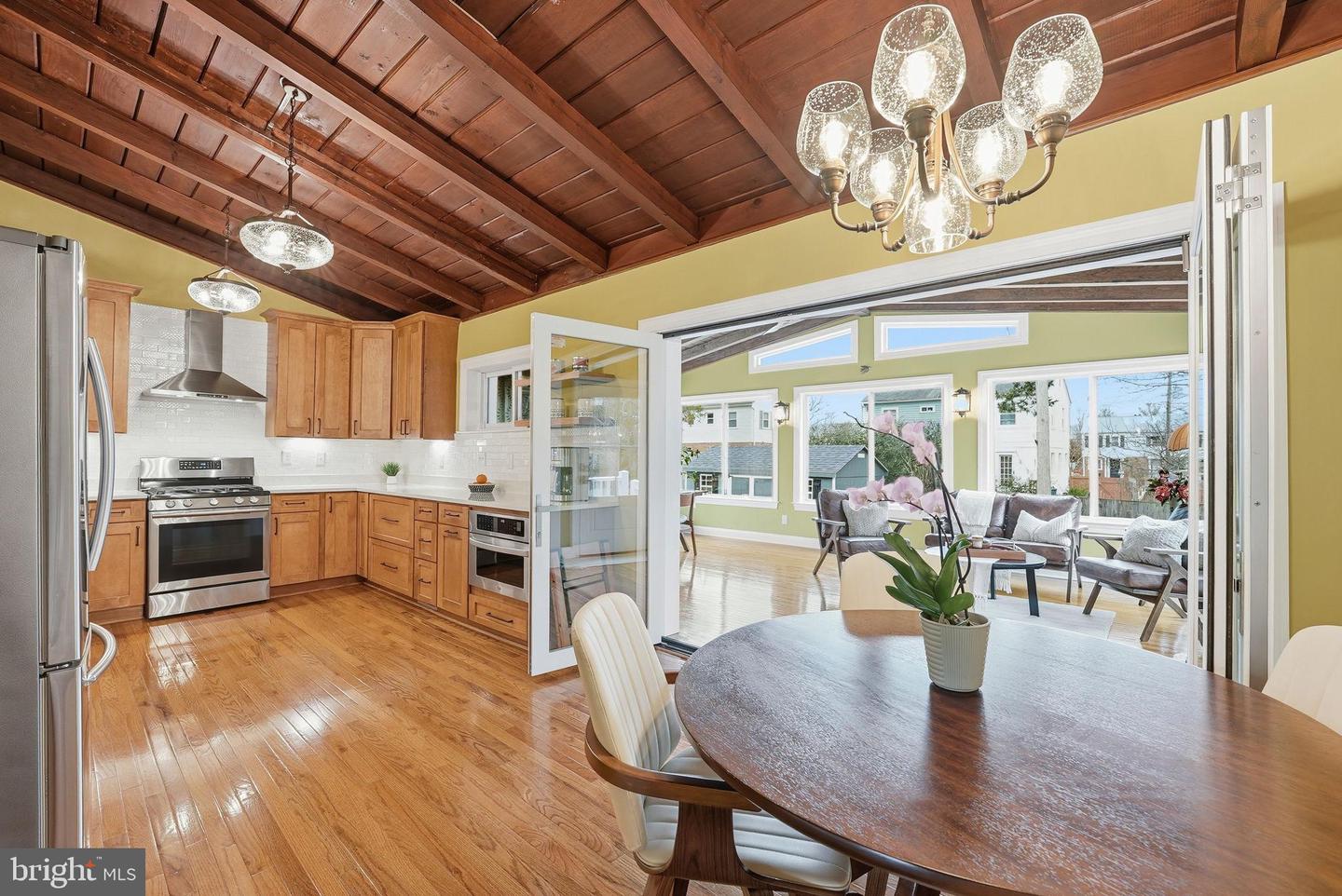 6803 DERRELL CT, ALEXANDRIA, Virginia 22307, 3 Bedrooms Bedrooms, 13 Rooms Rooms,2 BathroomsBathrooms,Residential,For sale,6803 DERRELL CT,VAFX2282060 MLS # VAFX2282060