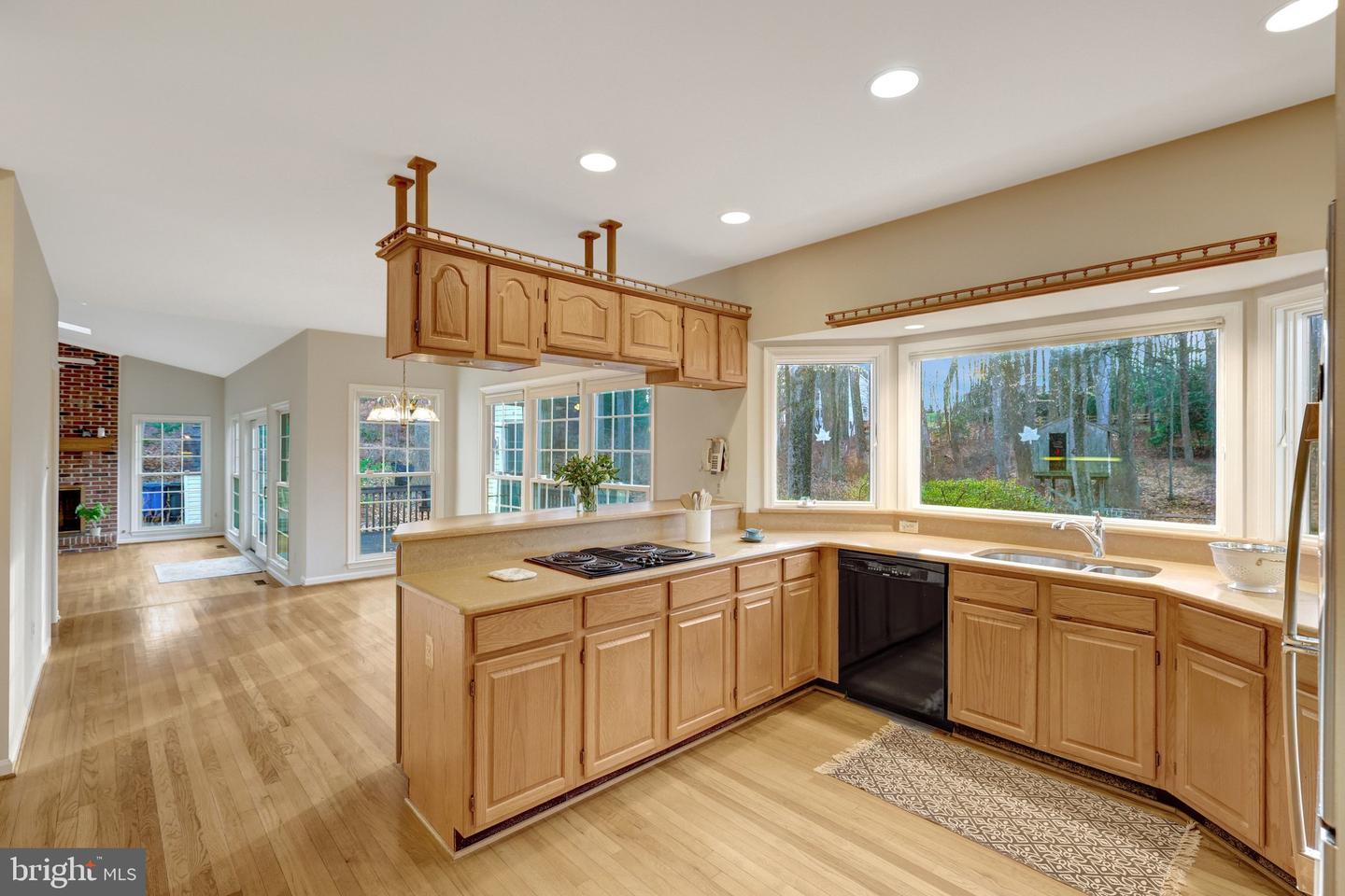 11273-A WAPLES MILL RD, OAKTON, Virginia 22124, 4 Bedrooms Bedrooms, ,2 BathroomsBathrooms,Residential,For sale,11273-A WAPLES MILL RD,VAFX2282444 MLS # VAFX2282444