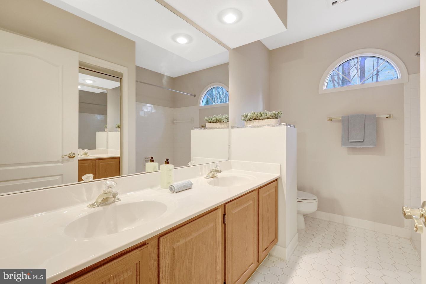 11273-A WAPLES MILL RD, OAKTON, Virginia 22124, 4 Bedrooms Bedrooms, ,2 BathroomsBathrooms,Residential,For sale,11273-A WAPLES MILL RD,VAFX2282444 MLS # VAFX2282444