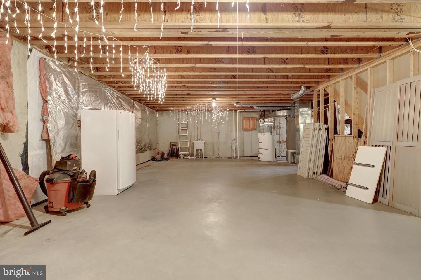 11273-A WAPLES MILL RD, OAKTON, Virginia 22124, 4 Bedrooms Bedrooms, ,2 BathroomsBathrooms,Residential,For sale,11273-A WAPLES MILL RD,VAFX2282444 MLS # VAFX2282444