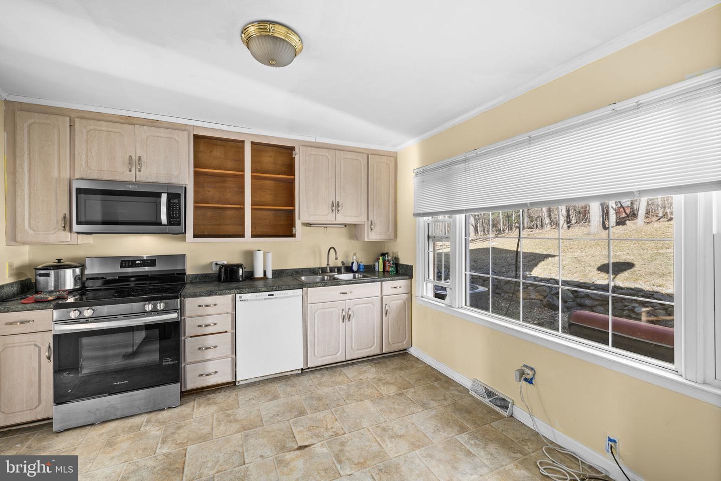 1703 VERMIRA PL, CHARLOTTESVILLE, Virginia 22901, 4 Bedrooms Bedrooms, ,3 BathroomsBathrooms,Residential,For sale,1703 VERMIRA PL,VAAB2001148 MLS # VAAB2001148