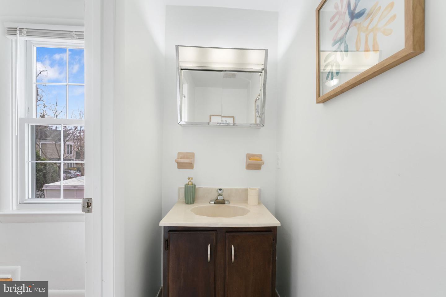 3901 6TH ST N #C, ARLINGTON, Virginia 22203, 2 Bedrooms Bedrooms, ,2 BathroomsBathrooms,Residential,For sale,3901 6TH ST N #C,VAAR2068078 MLS # VAAR2068078