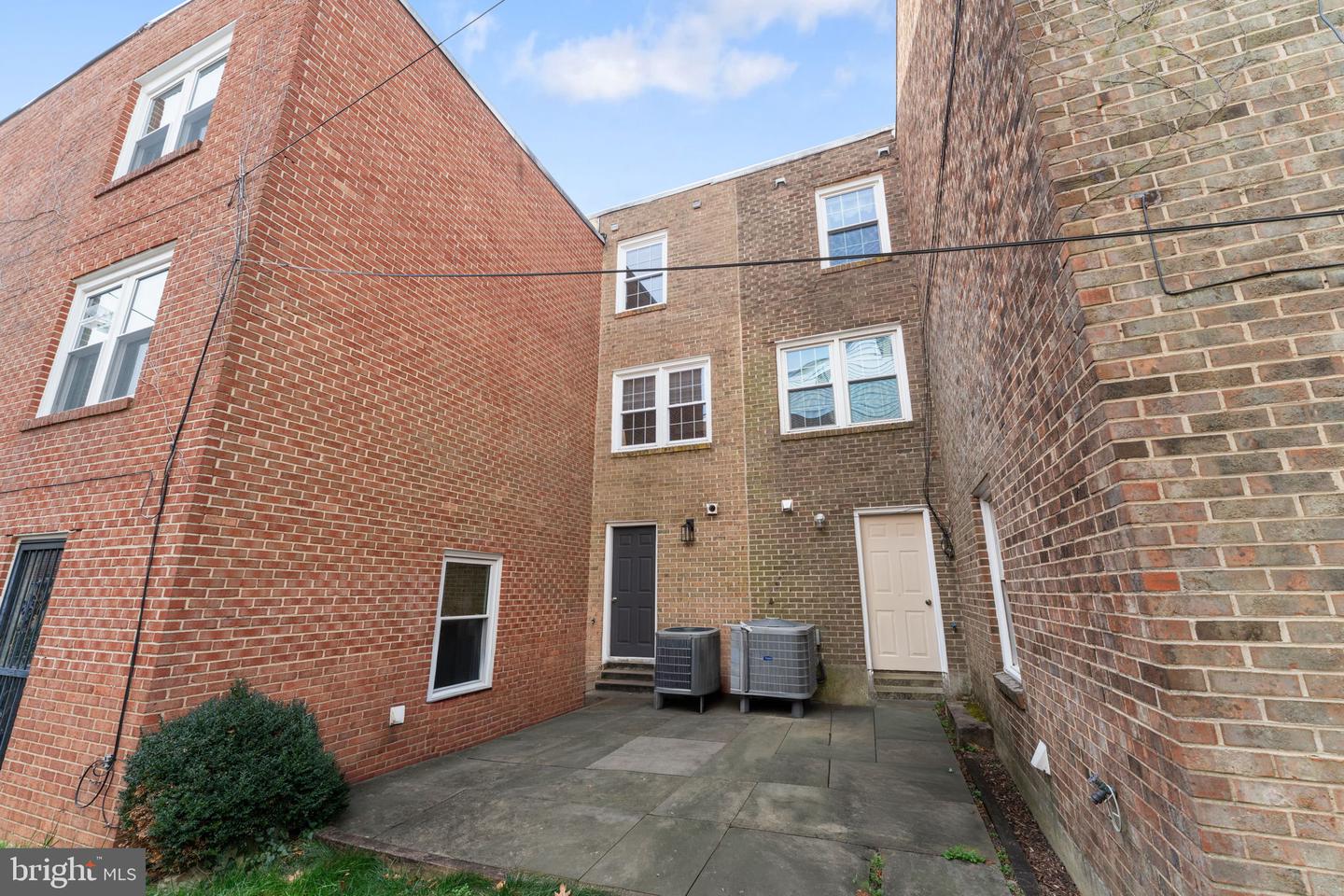 3901 6TH ST N #C, ARLINGTON, Virginia 22203, 2 Bedrooms Bedrooms, ,2 BathroomsBathrooms,Residential,For sale,3901 6TH ST N #C,VAAR2068078 MLS # VAAR2068078