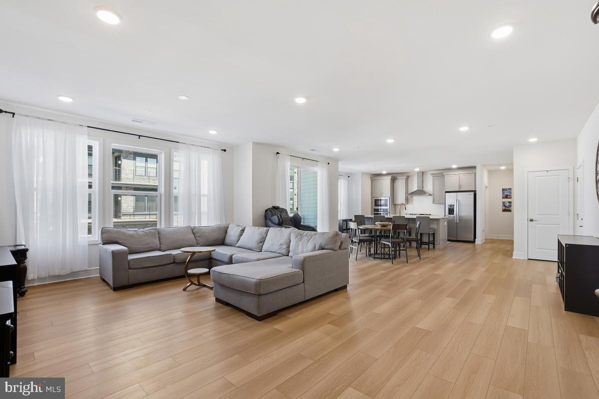 42874 FIREFLY SONATA TER #206, ASHBURN, Virginia 20148, 3 Bedrooms Bedrooms, 5 Rooms Rooms,2 BathroomsBathrooms,Residential,For sale,42874 FIREFLY SONATA TER #206,VALO2114524 MLS # VALO2114524