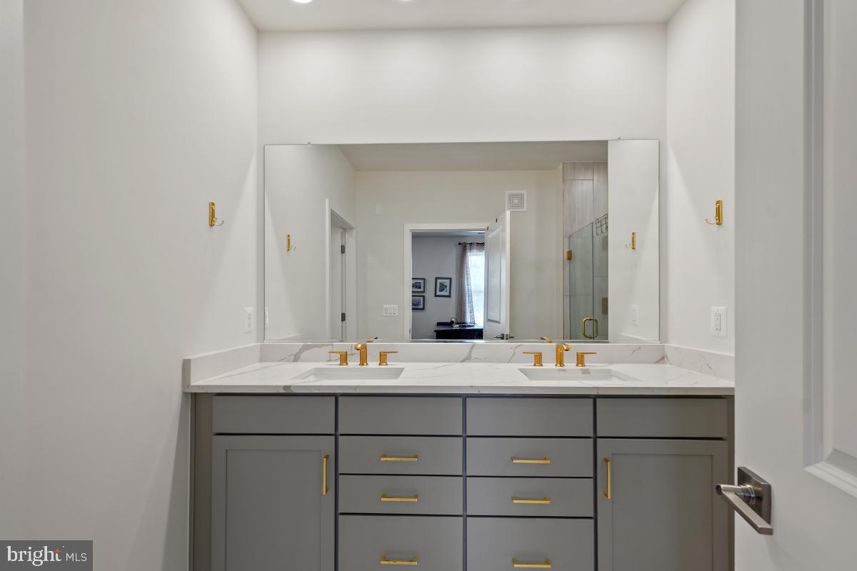 42874 FIREFLY SONATA TER #206, ASHBURN, Virginia 20148, 3 Bedrooms Bedrooms, 5 Rooms Rooms,2 BathroomsBathrooms,Residential,For sale,42874 FIREFLY SONATA TER #206,VALO2114524 MLS # VALO2114524