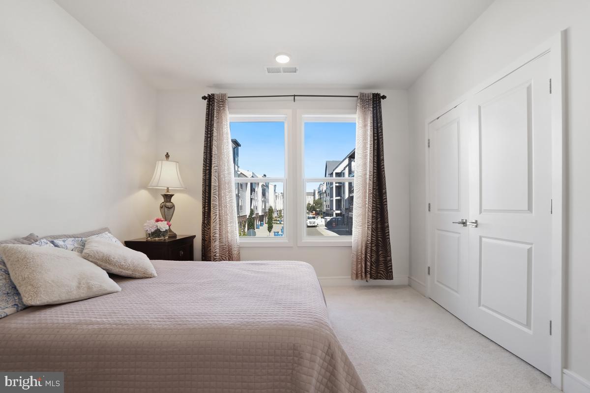 42874 FIREFLY SONATA TER #206, ASHBURN, Virginia 20148, 3 Bedrooms Bedrooms, 5 Rooms Rooms,2 BathroomsBathrooms,Residential,For sale,42874 FIREFLY SONATA TER #206,VALO2114524 MLS # VALO2114524