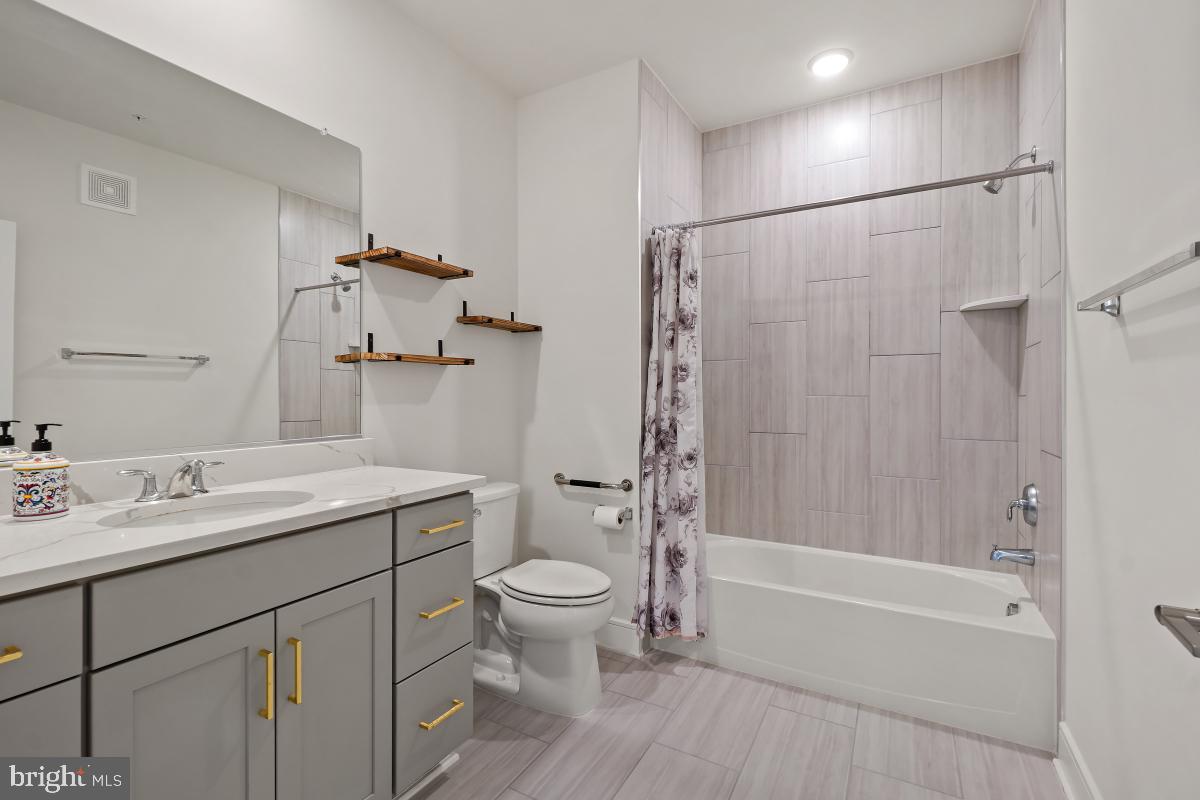 42874 FIREFLY SONATA TER #206, ASHBURN, Virginia 20148, 3 Bedrooms Bedrooms, 5 Rooms Rooms,2 BathroomsBathrooms,Residential,For sale,42874 FIREFLY SONATA TER #206,VALO2114524 MLS # VALO2114524