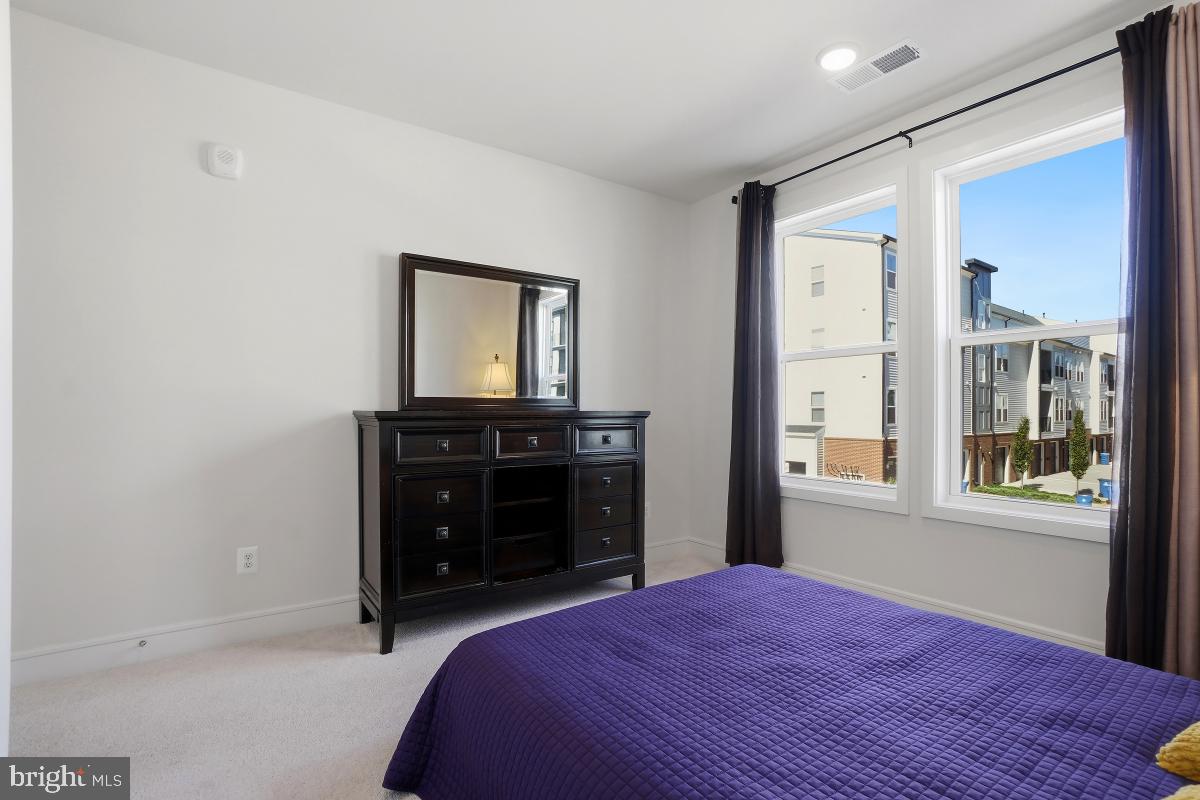 42874 FIREFLY SONATA TER #206, ASHBURN, Virginia 20148, 3 Bedrooms Bedrooms, 5 Rooms Rooms,2 BathroomsBathrooms,Residential,For sale,42874 FIREFLY SONATA TER #206,VALO2114524 MLS # VALO2114524