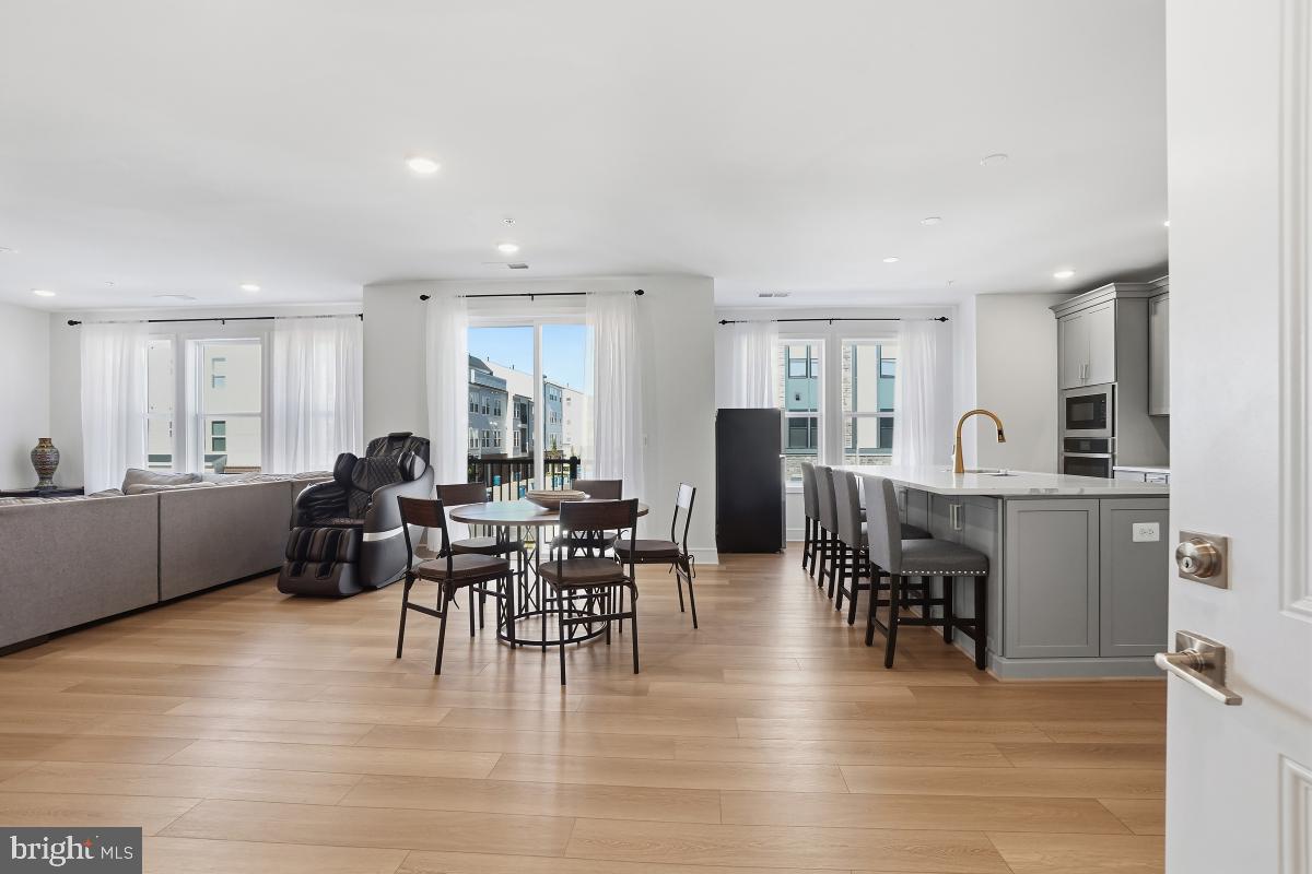 42874 FIREFLY SONATA TER #206, ASHBURN, Virginia 20148, 3 Bedrooms Bedrooms, 5 Rooms Rooms,2 BathroomsBathrooms,Residential,For sale,42874 FIREFLY SONATA TER #206,VALO2114524 MLS # VALO2114524