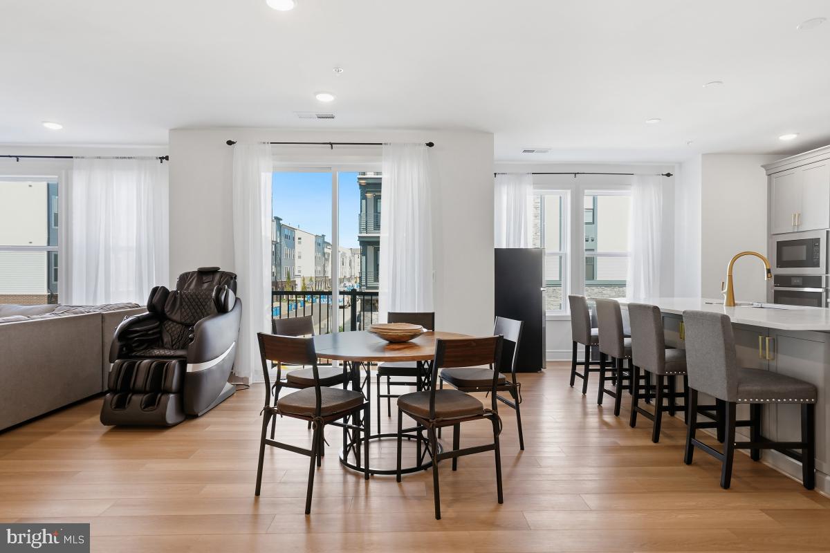 42874 FIREFLY SONATA TER #206, ASHBURN, Virginia 20148, 3 Bedrooms Bedrooms, 5 Rooms Rooms,2 BathroomsBathrooms,Residential,For sale,42874 FIREFLY SONATA TER #206,VALO2114524 MLS # VALO2114524