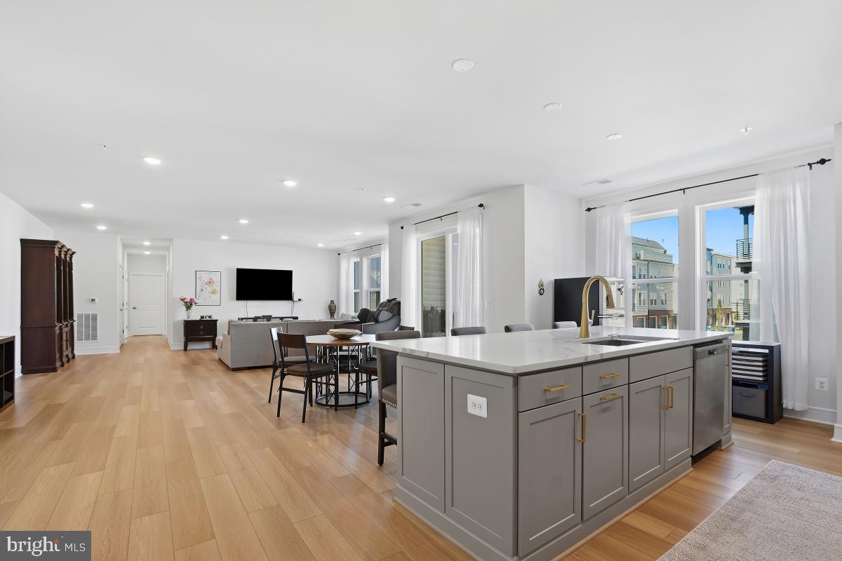 42874 FIREFLY SONATA TER #206, ASHBURN, Virginia 20148, 3 Bedrooms Bedrooms, 5 Rooms Rooms,2 BathroomsBathrooms,Residential,For sale,42874 FIREFLY SONATA TER #206,VALO2114524 MLS # VALO2114524